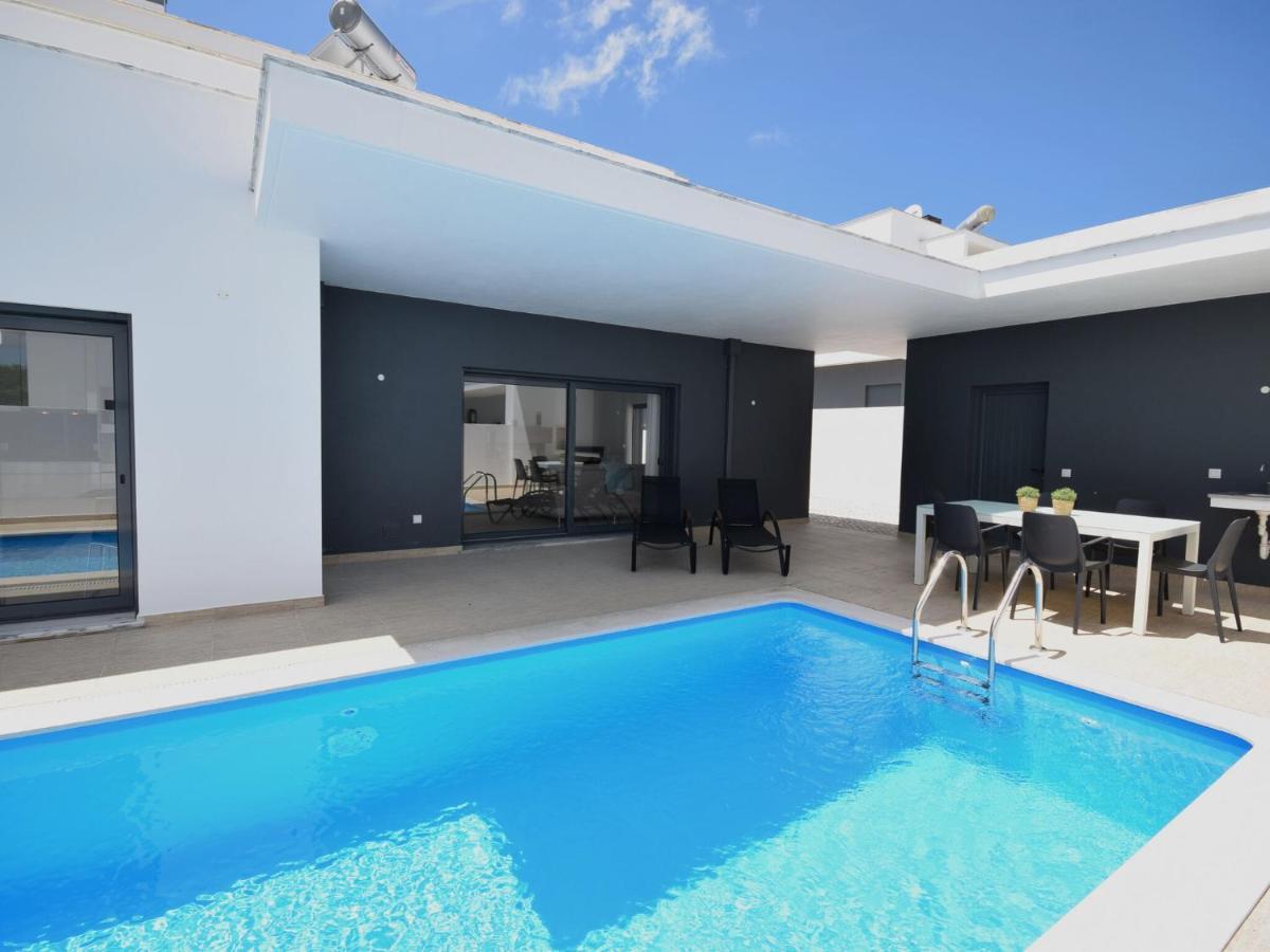 Modern Villa With Private Pool Near The Beautiful Beach Of Foz De Arelho Nadadouro Zewnętrze zdjęcie