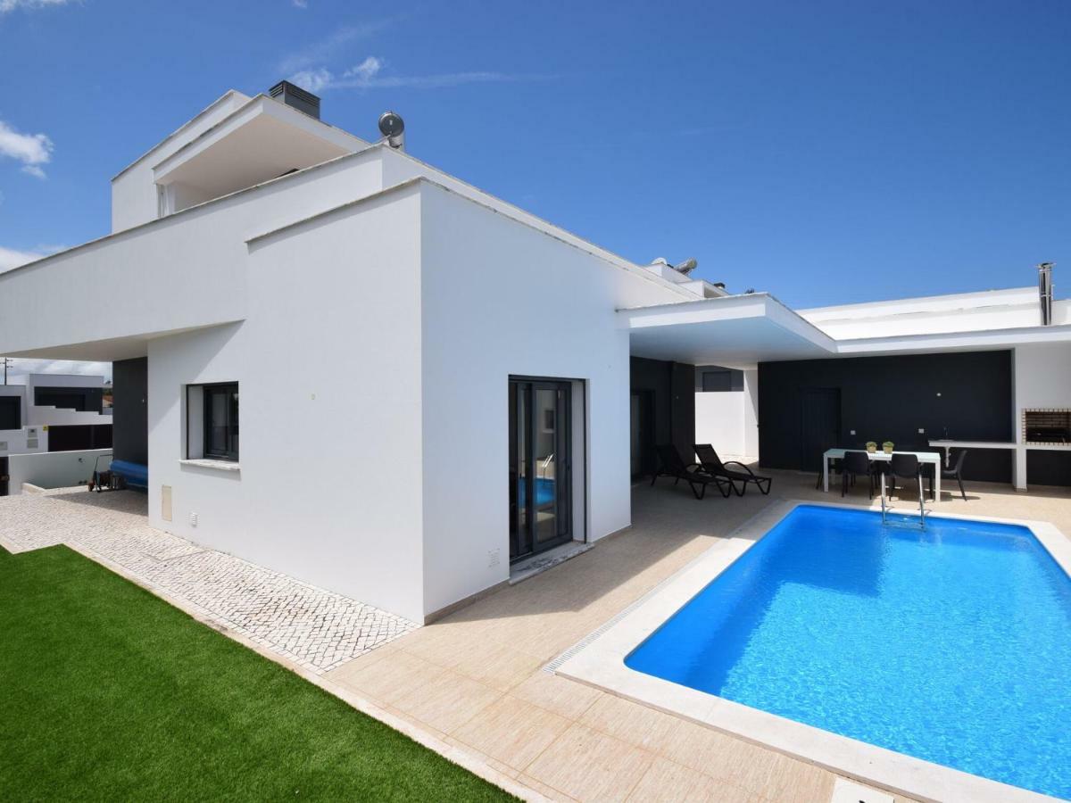 Modern Villa With Private Pool Near The Beautiful Beach Of Foz De Arelho Nadadouro Zewnętrze zdjęcie